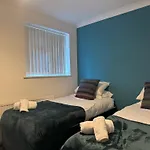 Alder Lodge 3 Bedroom Semi Ample Parking
